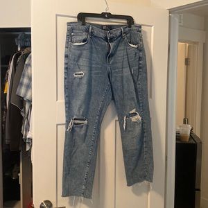 Size 14/32 Gap Girlfriend jeans. Great Condition.